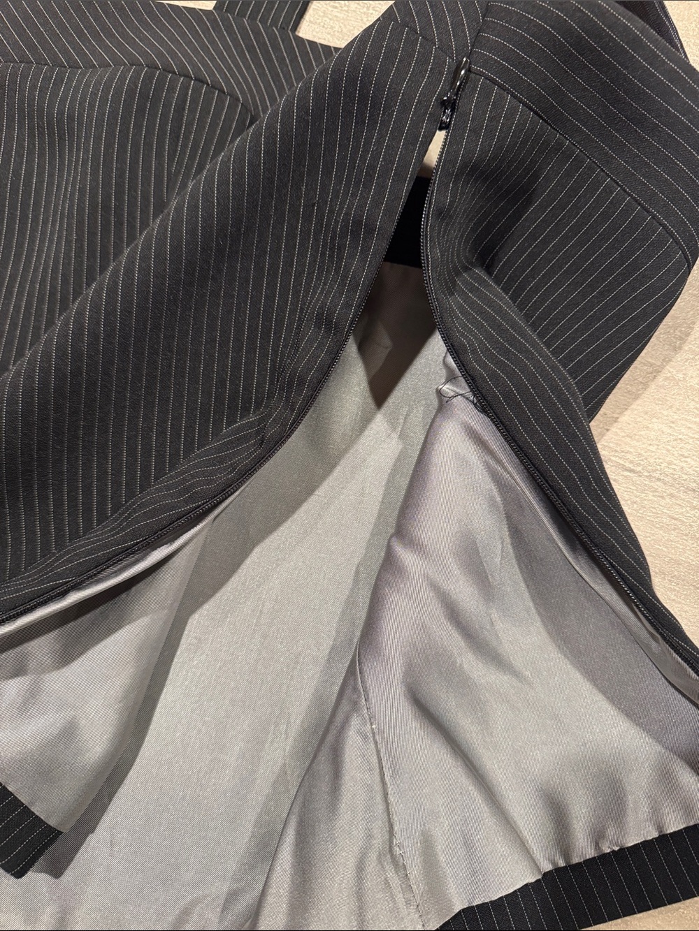 Tahari Arthur S. Levine Black Pinstripe Sleeveless Career Top Blouse Square 18 - Picture 7 of 7